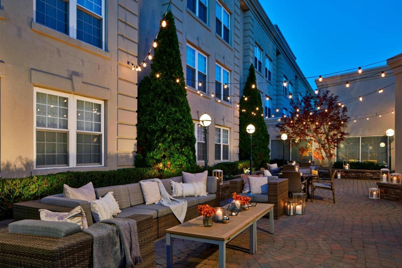 The Del Monte Lodge Renaissance Rochester Hotel & Spa Exterior photo